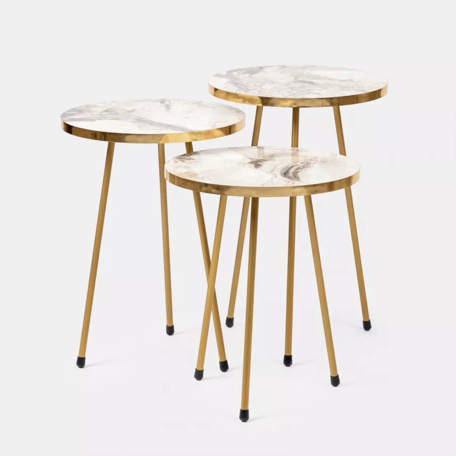 Set 3 tavolini con piano effetto marmo bianco e gambe oro